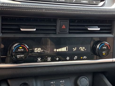 Used 2025 Nissan Rogue SV FWD image 15