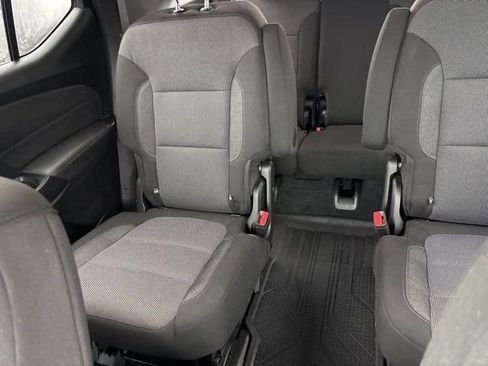 Used 2023 Chevrolet Traverse LT image 31