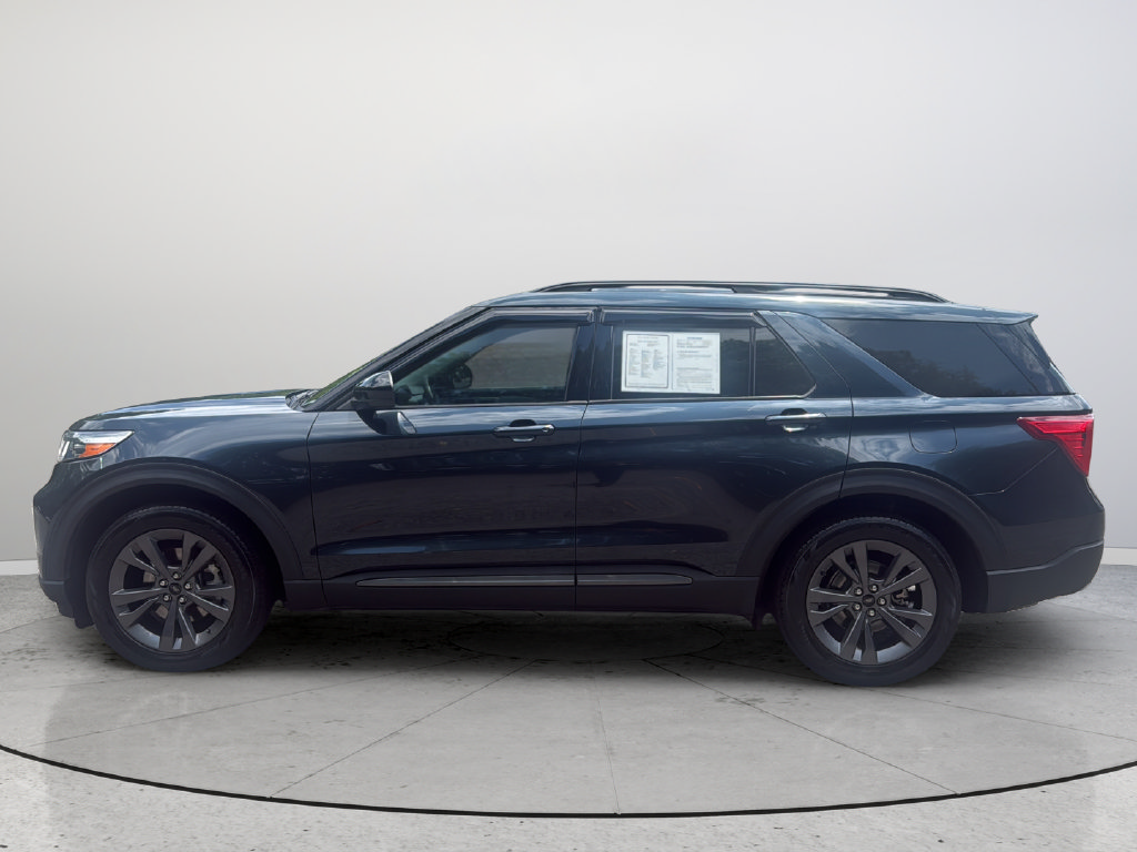 Used 2023 Ford Explorer XLT w/ Equipment Group 202A RWD image 9