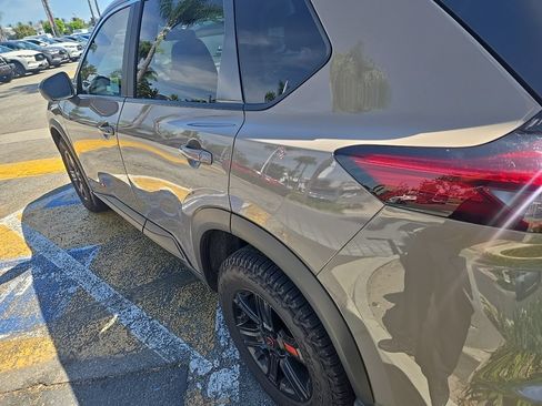 Certified 2025 Nissan Rogue SV AWD/4WD image 6