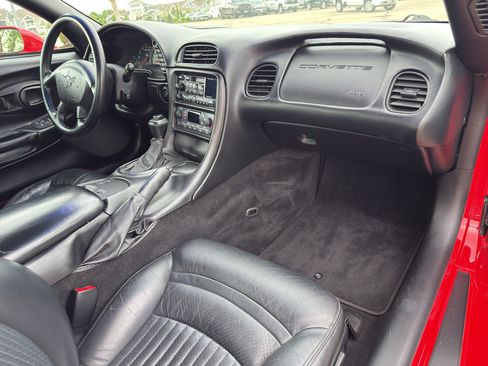 Used 2002 Chevrolet Corvette Coupe w/ Preferred Equipment Group2 RWD image 28