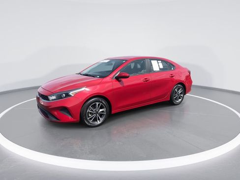 Used 2022 Kia Forte LXS FWD image 4