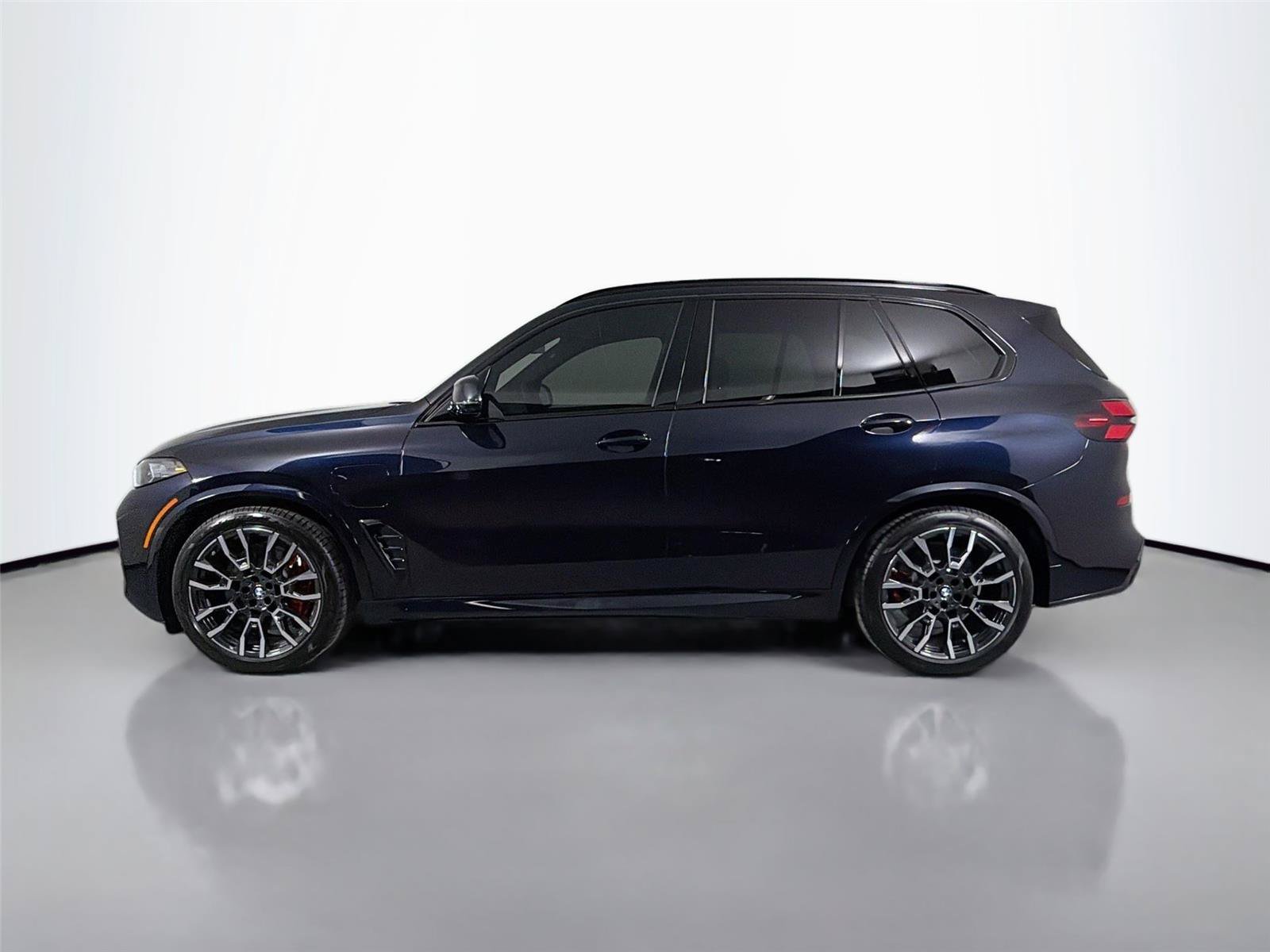 New 2026 BMW X5 xDrive50e w/ M Sport Package AWD/4WD image 8