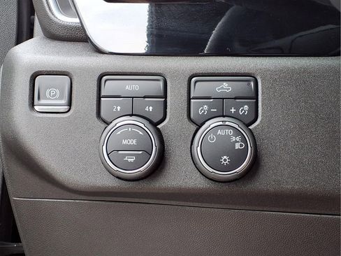 Used 2024 Chevrolet Silverado 1500 LT image 17