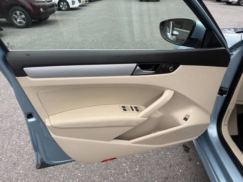 Used 2012 Volkswagen Passat 2.5 SE FWD image 10