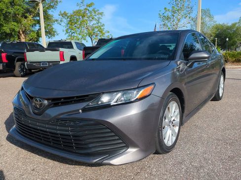 Used 2019 Toyota Camry LE image 2