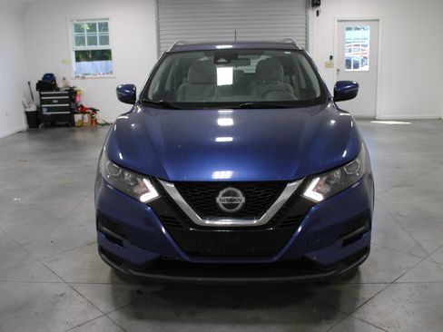Used 2020 Nissan Rogue Sport SV FWD image 3