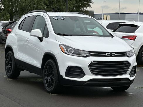 Certified 2022 Chevrolet Trax LT w/ Premium Seat Package AWD/4WD image 1