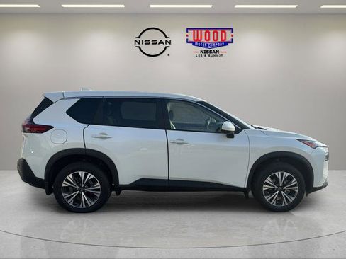 Used 2023 Nissan Rogue SV image 2