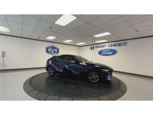 Used 2019 MAZDA MAZDA3 w/Preferred Pkg image 3