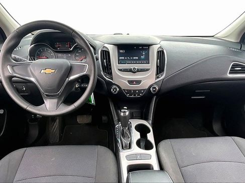 Used 2018 Chevrolet Cruze LS image 15