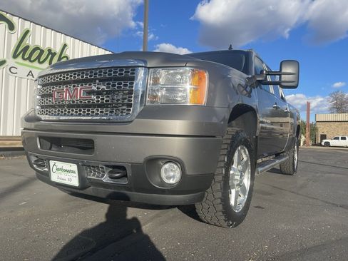 Used 2013 GMC Sierra 2500 Denali w/ Suspension Package, Off-Road image 12