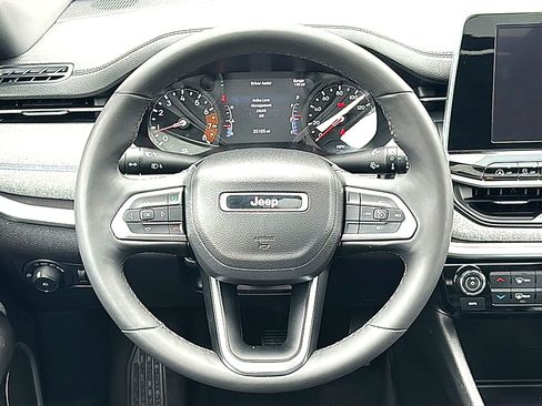 Used 2025 Jeep Compass Latitude w/ Sun & Sound Group AWD/4WD image 28