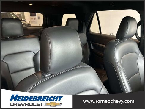 Used 2019 Ford Explorer XLT w/ Equipment Group 202A AWD/4WD image 33