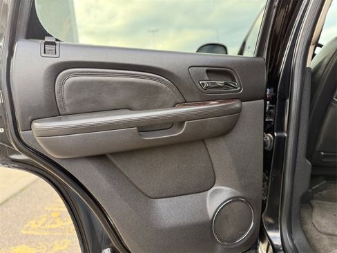 Used 2011 GMC Yukon Denali image 33