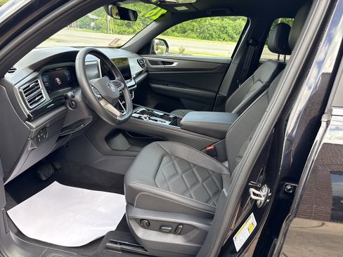 Used 2026 Volkswagen Atlas Cross Sport SE AWD/4WD image 12