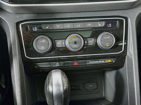Used 2022 Volkswagen Atlas SE w/ Panoramic Sunroof Package FWD image 24