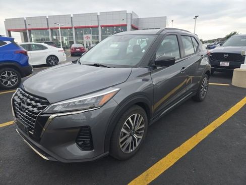 Used 2024 Nissan Kicks SR FWD image 3