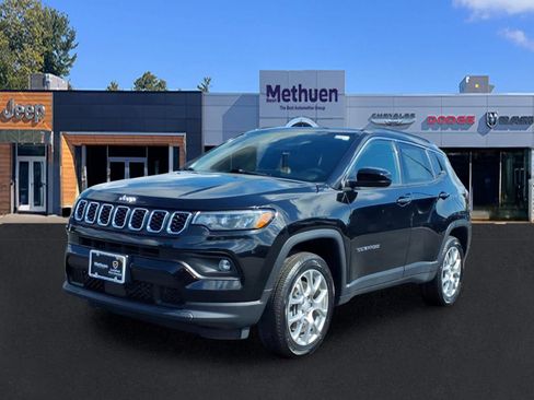 Used 2024 Jeep Compass Latitude AWD/4WD image 9