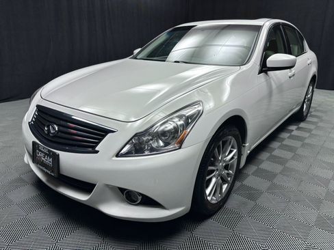 Used 2011 INFINITI G37 x Sedan w/ Premium Pkg image 2