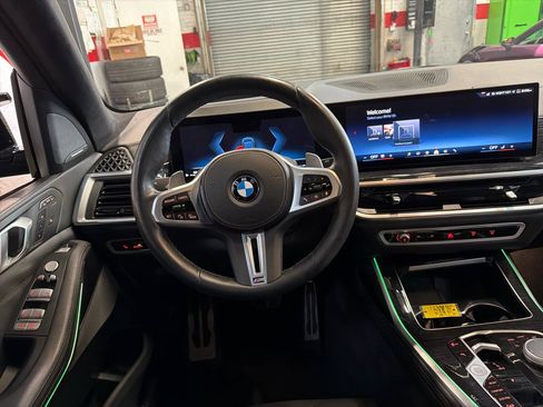 Used 2024 BMW X7 M60i w/ M Sport Professional Package AWD/4WD image 14