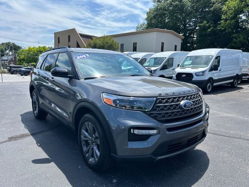 Certified 2023 Ford Explorer XLT w/ Equipment Group 202A AWD/4WD image 3