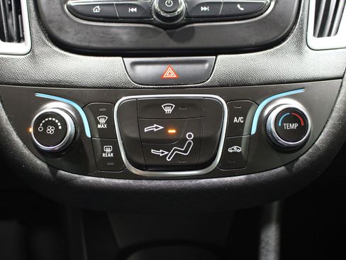 Used 2018 Chevrolet Malibu LS FWD image 16