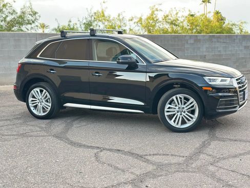 Used 2020 Audi Q5 2.0T Premium Plus w/ Premium Plus Package image 2