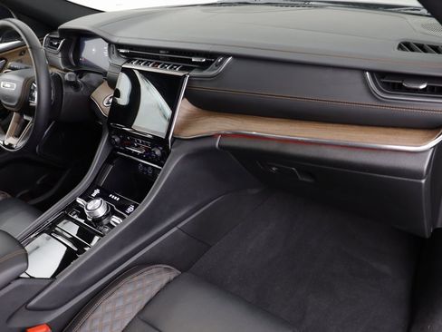 Used 2025 Jeep Grand Cherokee Summit image 20