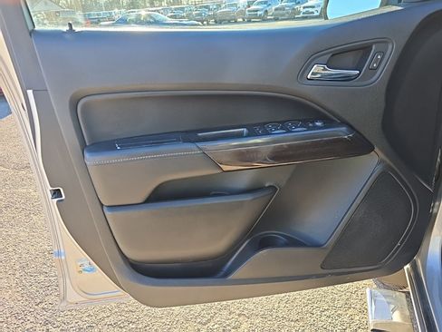 Used 2015 GMC Canyon SLT image 17