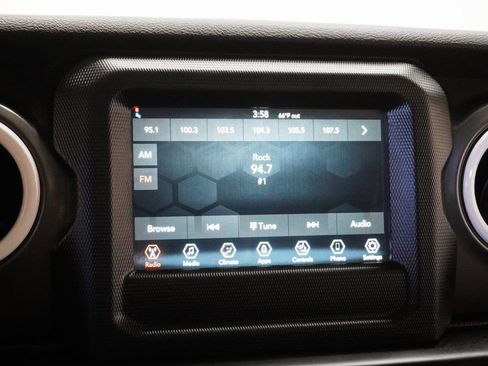 Certified 2022 Jeep Gladiator Willys image 24