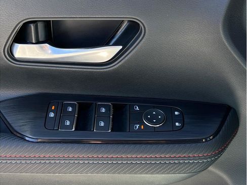 Used 2025 Nissan Kicks SR FWD image 19