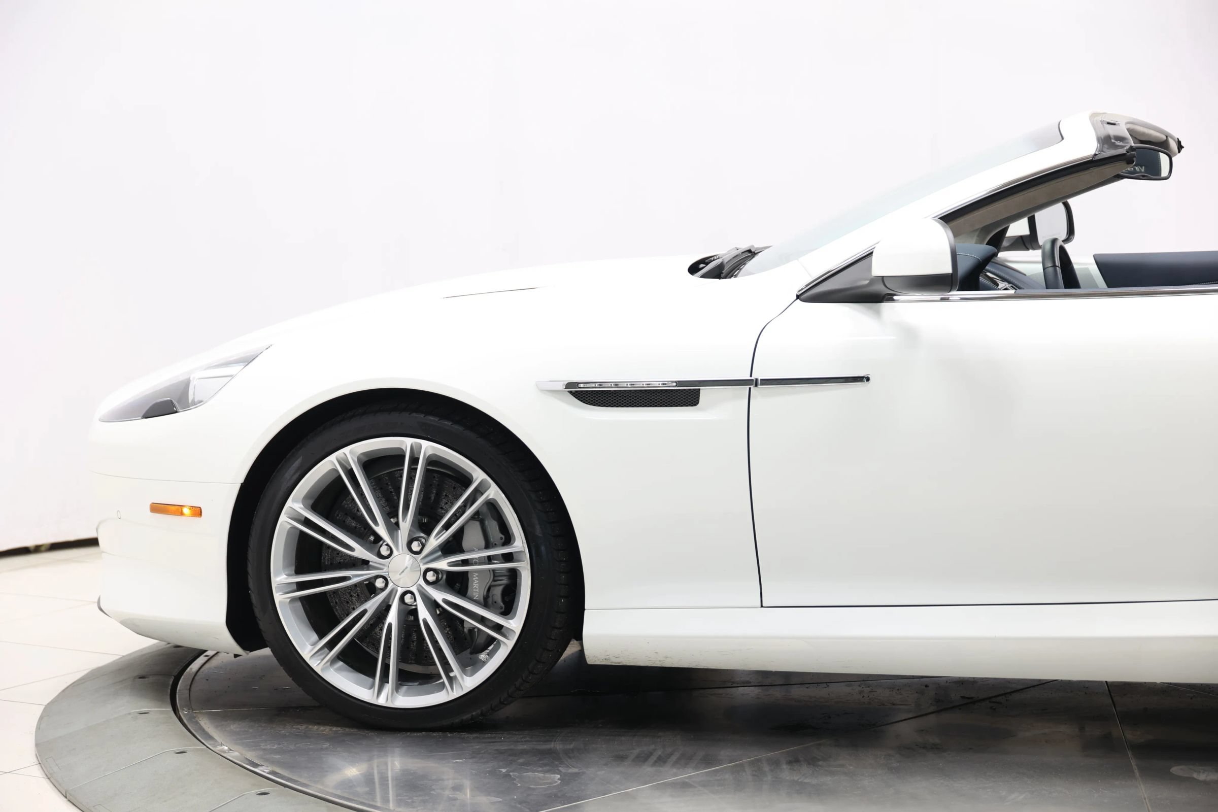 Used 2012 Aston Martin Virage Volante RWD image 8