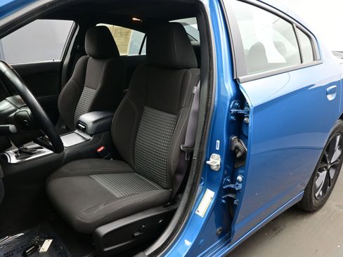 Used 2023 Dodge Charger SXT w/ Blacktop Package image 11