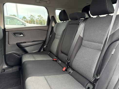 Used 2021 Nissan Rogue SV image 29