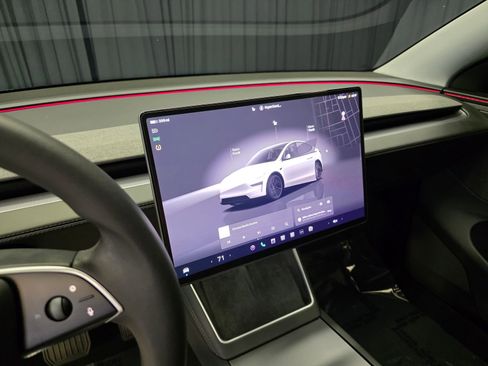 Used 2026 Tesla Model Y Long Range image 24