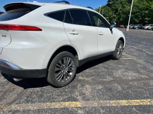 Used 2023 Toyota Venza XLE AWD/4WD image 11