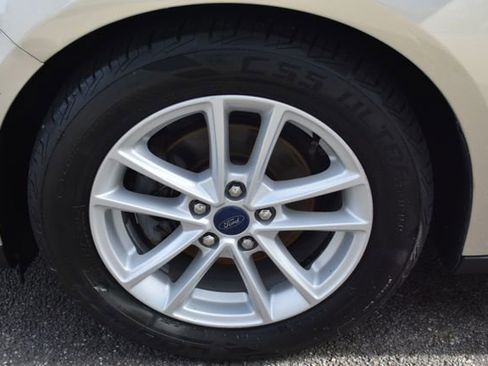 Used 2017 Ford Focus SE FWD image 41