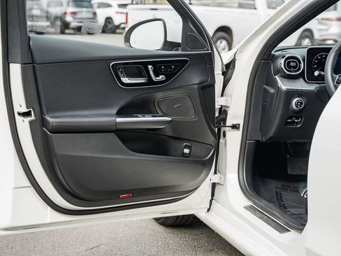 Used 2025 Mercedes-Benz C 300 4MATIC Sedan image 39
