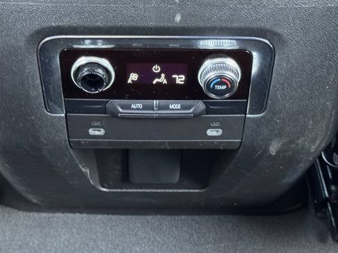 Certified 2024 GMC Yukon XL SLT RWD image 31