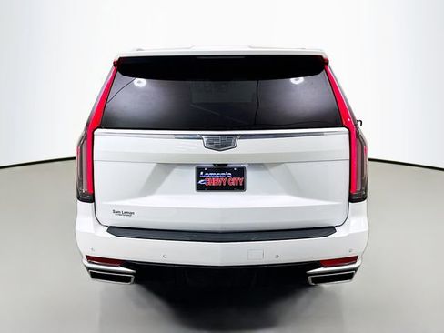 Used 2022 Cadillac Escalade Premium Luxury image 7