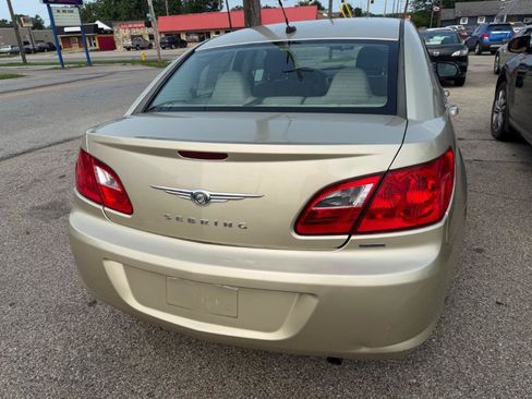 Used 2010 Chrysler Sebring Touring FWD image 5