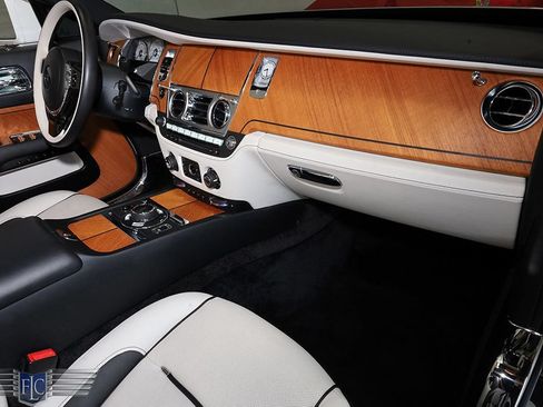 Used 2017 Rolls-Royce Dawn RWD image 29