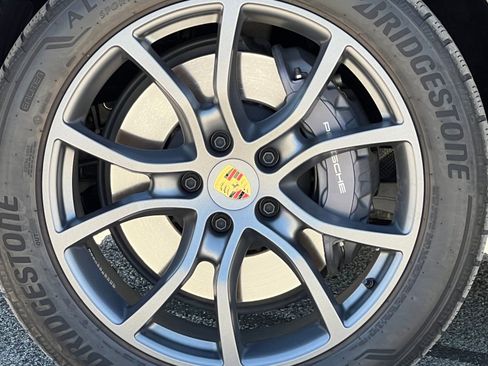 Certified 2024 Porsche Cayenne AWD/4WD image 6
