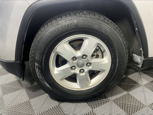 Used 2011 Jeep Grand Cherokee Laredo AWD/4WD image 10