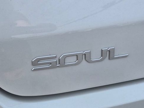 Used 2025 Kia Soul LX w/ LX Technology Package FWD image 18