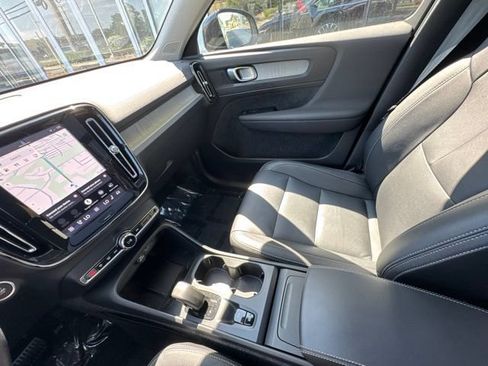 Used 2025 Volvo XC40 B5 Core AWD/4WD image 22