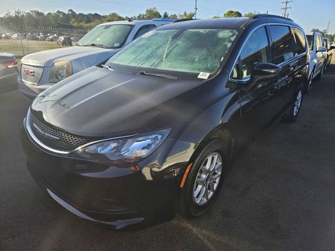 Used 2021 Chrysler Voyager Lxi image 1