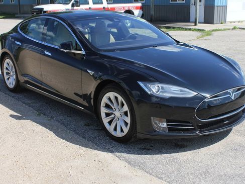 Used 2016 Tesla Model S P90D image 4