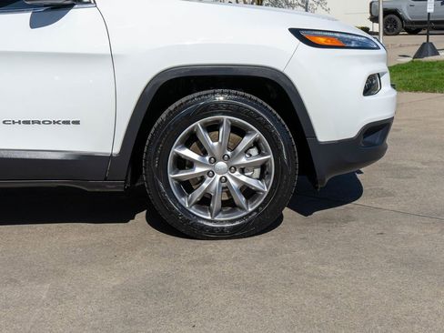 Used 2018 Jeep Cherokee Limited w/ Luxury Group AWD/4WD image 37
